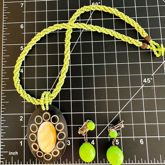 Retro Vintage Green Peruvian Shell Necklace & Earrings - Picture 16 of 17